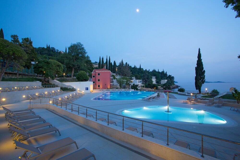 Hotel Mlini Exterior photo